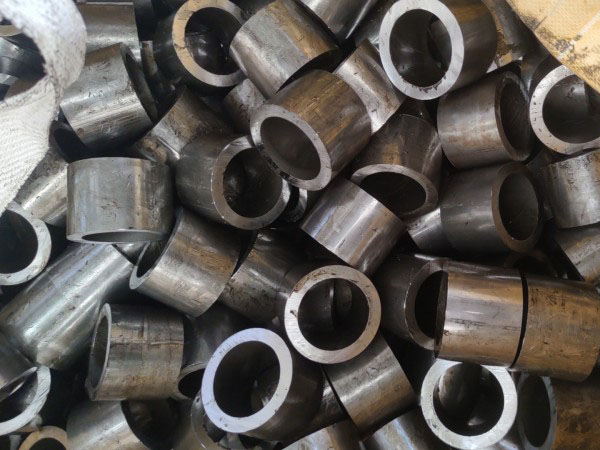 新建无缝钢管切割